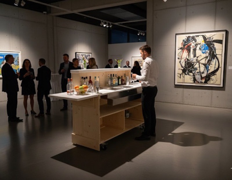 Conception sur mesure d'un comptoir personnalisé pour événement à Bordeaux