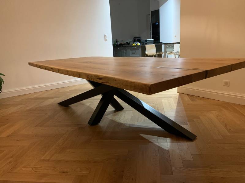 Création d'une table à manger en chêne de style industriel à Saint-Christoly-de-Blaye