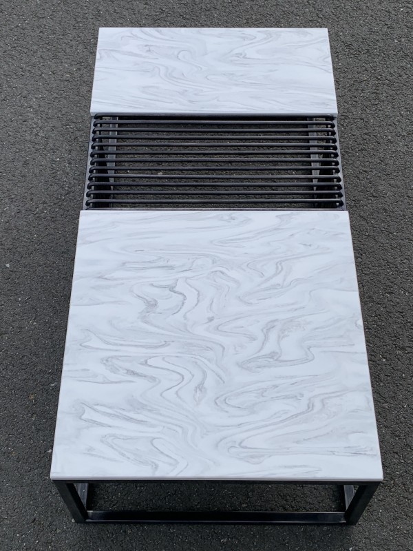 Article disponible 
RAW STEEL VS WHITE 