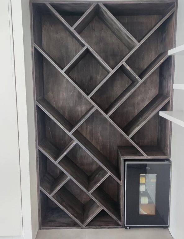 Autour des bois, création de mobilier unique et la restauration de meubles anciens.