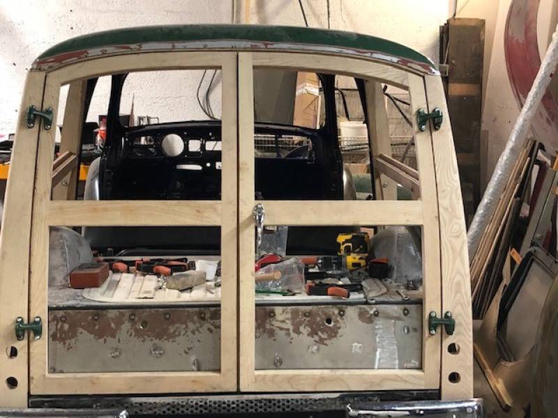 Restauration d'une voiture ancienne: coccinelle et  morris minor à Bordeaux